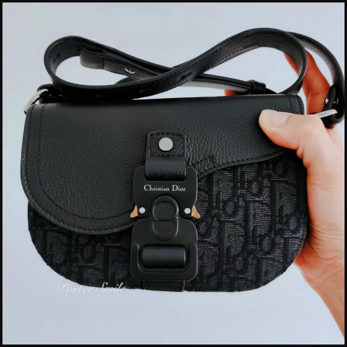 ●ちょっとした外出に【 DIOR 】SADDLE ポーチ